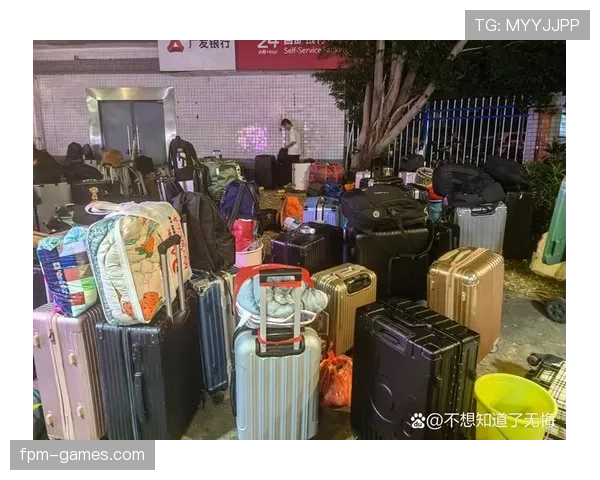 周冠宇拎着那只行李箱的样子，瞬间知道我们工资是小数点后几位